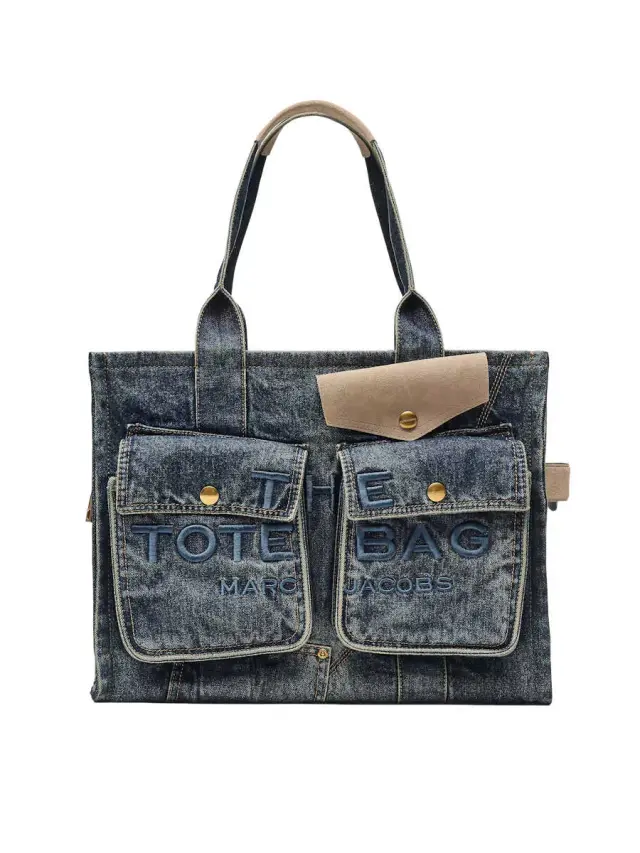 กระเป๋าโท้ท THE DENIM SUEDE LARGE CARGO TOTE BAG สี DARK WASH INDIGO